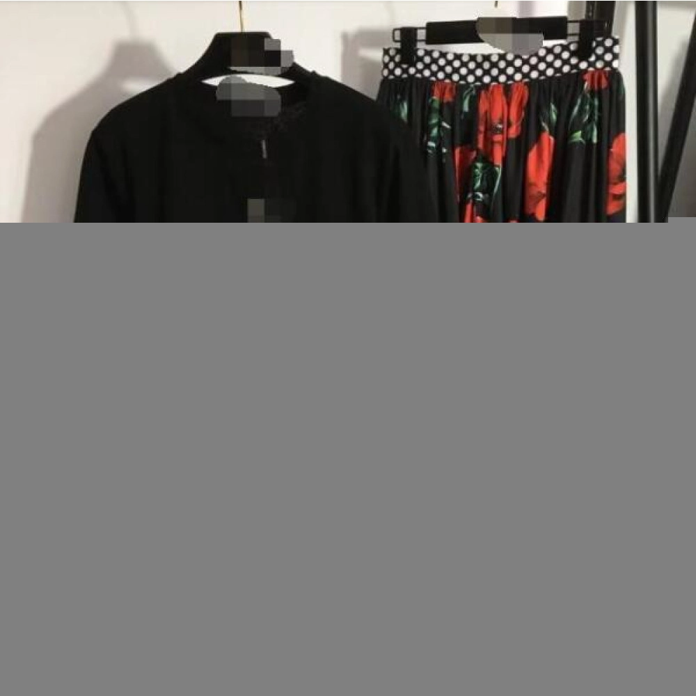 ins tiktok wholesale runway Crew neck Short sleeves Panelled T-shirt skirt suit ins tiktok wholesale runway Crew neck Short sleeves Panelled T-shirt skirt suit